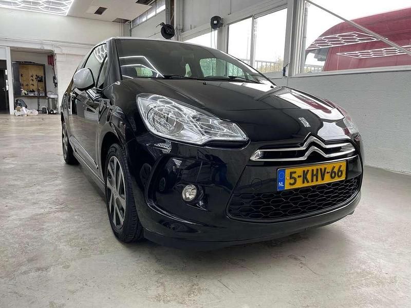 Zwart Gebruikt 2013 Citroën DS3 Chic Hatchback | € 3.749 (Eerlijke prijs) - Afbeelding 1/4