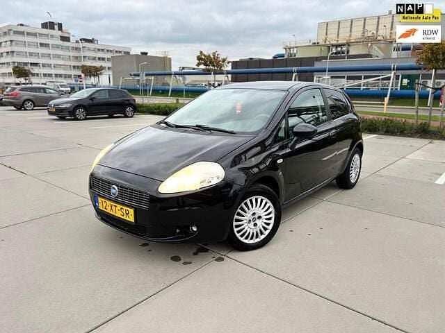 Zwart Gebruikt 2007 Fiat Grande Punto Dynamic Hatchback | € 2.350 (Eerlijke prijs) - Afbeelding 1/4