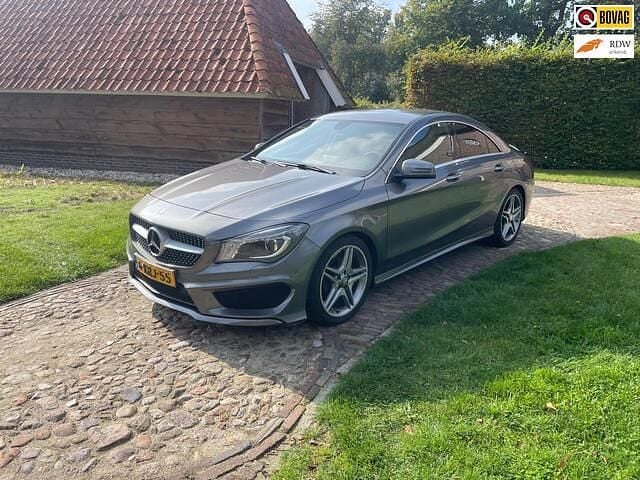 Grijs Gebruikt 2013 Mercedes CLA200 Ambition Sedan | € 15.950 (Eerlijke prijs) - Afbeelding 1/3