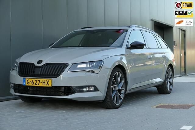 Grijs Gebruikt 2018 Skoda Superb Business Line Stationwagen | € 16.940 (Super prijs) - Afbeelding 1/4