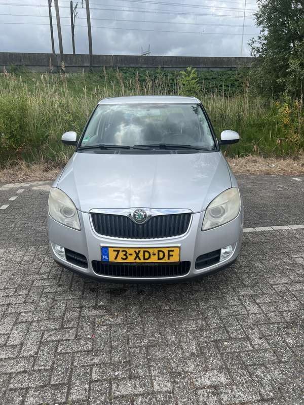 Grijs Gebruikt 2007 Skoda Fabia Ambiente Hatchback | € 2.350 (Eerlijke prijs) - Afbeelding 1/4