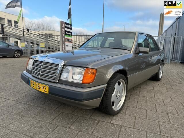 Grijs Gebruikt 1990 Mercedes 200 Sedan | € 3.249 - Afbeelding 1/4