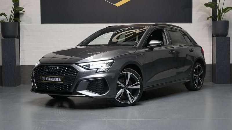 Grijs Gebruikt 2021 Audi A3 Sportback e-tron S-Line Sedan | € 30.900 (Goede deal) - Afbeelding 1/4