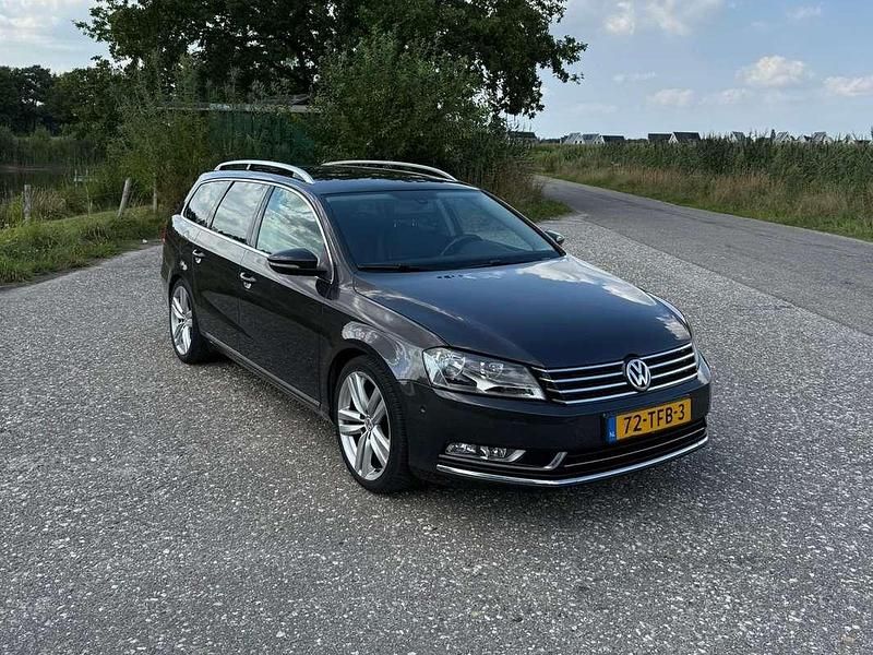 Grijs Gebruikt 2012 VW Passat Highline Stationwagen | € 7.500 (Eerlijke prijs) - Afbeelding 1/4
