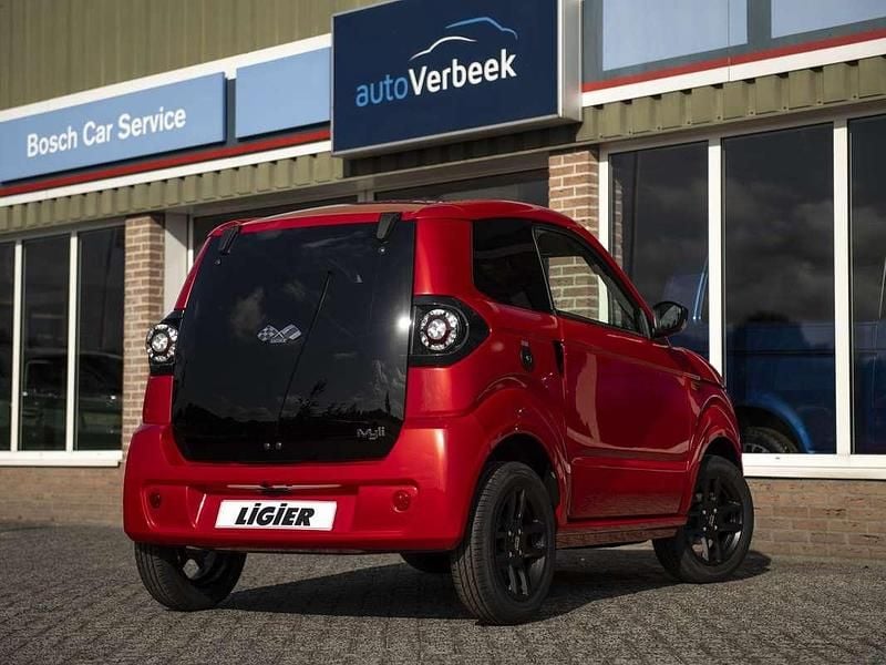 Nieuw Ligier Myli 2025 Rood Hatchback