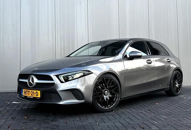 Grijs Gebruikt 2019 Mercedes A180 Business Hatchback | € 19.940 (Super prijs) - Afbeelding 1/4