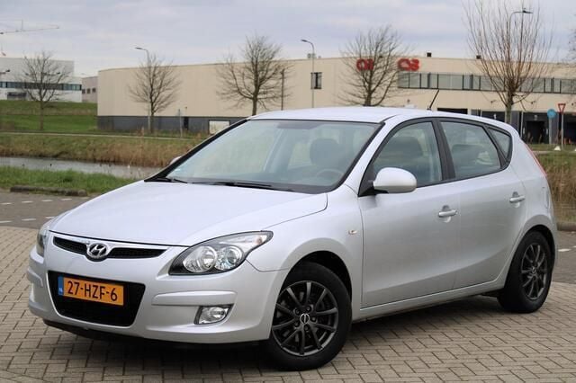 Grijs Gebruikt 2009 Hyundai i30 Dynamiq Hatchback | € 4.999 (Eerlijke prijs) - Afbeelding 1/4