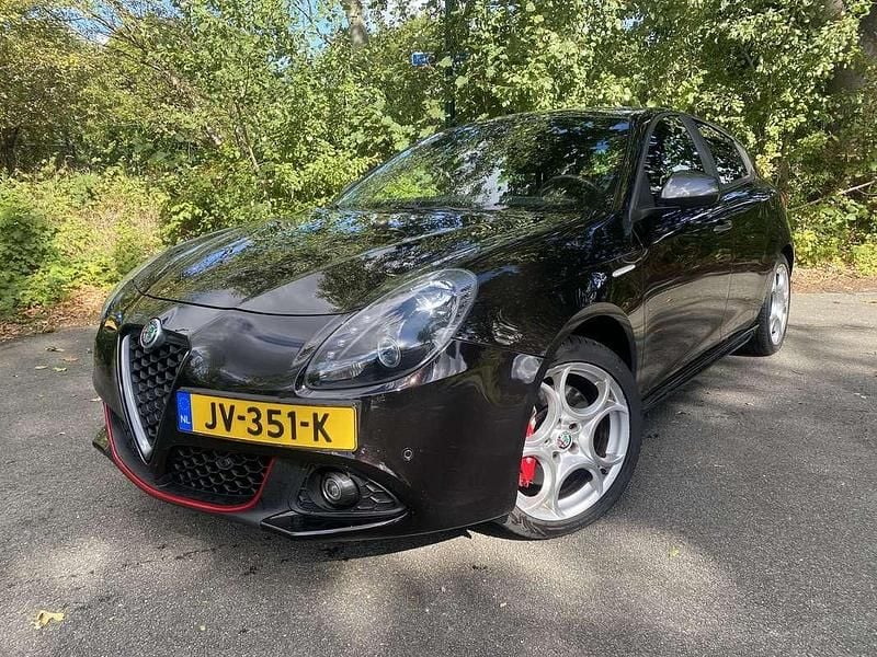 Zwart Gebruikt 2016 Alfa Romeo Giulietta Super Hatchback | € 7.649 (Super prijs) - Afbeelding 1/4