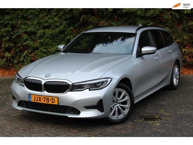 Grijs Gebruikt 2021 BMW 320 Executive Stationwagen | € 24.950 (Super prijs) - Afbeelding 1/4
