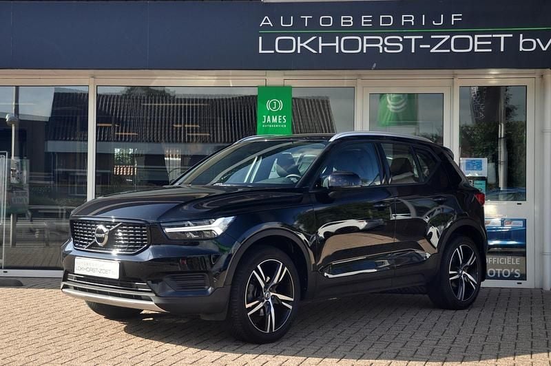 Zwart Gebruikt 2019 Volvo XC40 Momentum SUV | € 27.300 (Eerlijke prijs) - Afbeelding 1/4