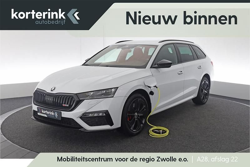 Wit Occasion 2021 Skoda Octavia Business Line Stationwagen | € 27.800 - Afbeelding 1/4