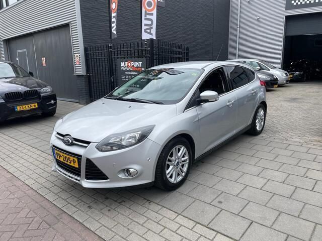 Grijs, metallic lak Gebruikt 2014 Ford Focus Titanium Hatchback | € 4.999 (Eerlijke prijs) - Afbeelding 1/4