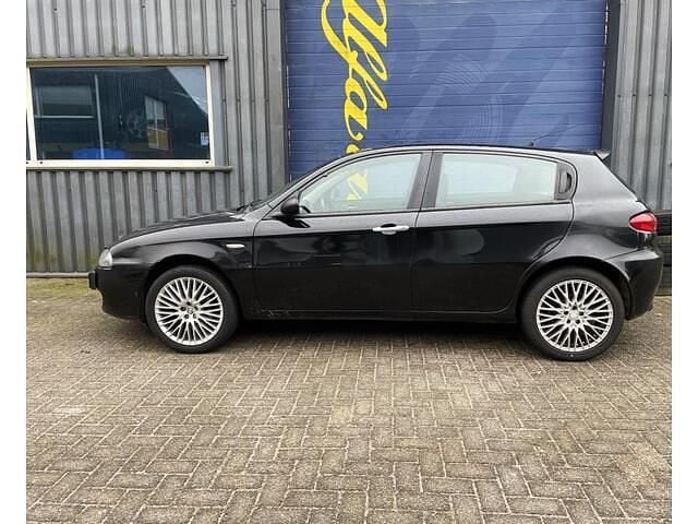 Occasion Alfa Romeo 147 Progression 105 PK (77 kW) 2005 Zwart Hatchback