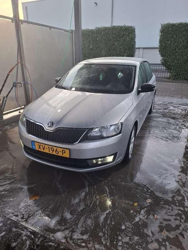 Grijs Gebruikt 2017 Skoda Rapid Hatchback | € 7.500 - Afbeelding 1/4