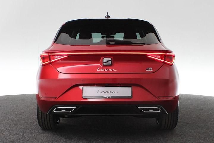 Nieuw Seat Leon Business 204 PK (150 kW) 2025 Rood Hatchback