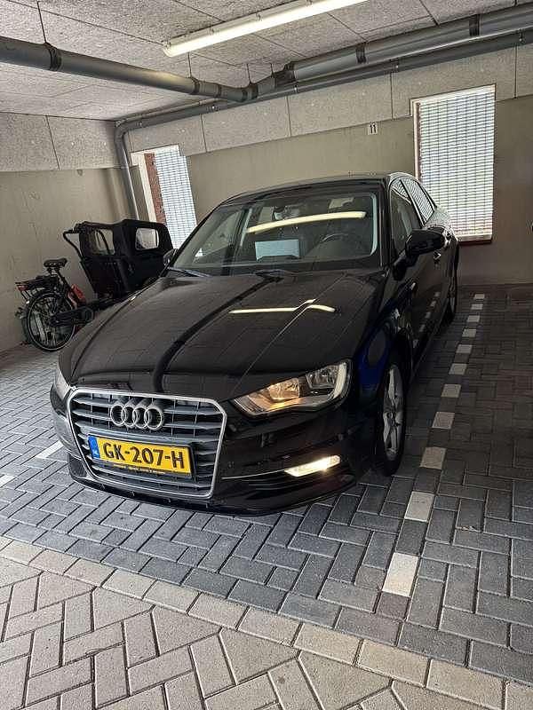Zwart Gebruikt 2015 Audi A3 Sedan | € 11.995 (Eerlijke prijs) - Afbeelding 1/4