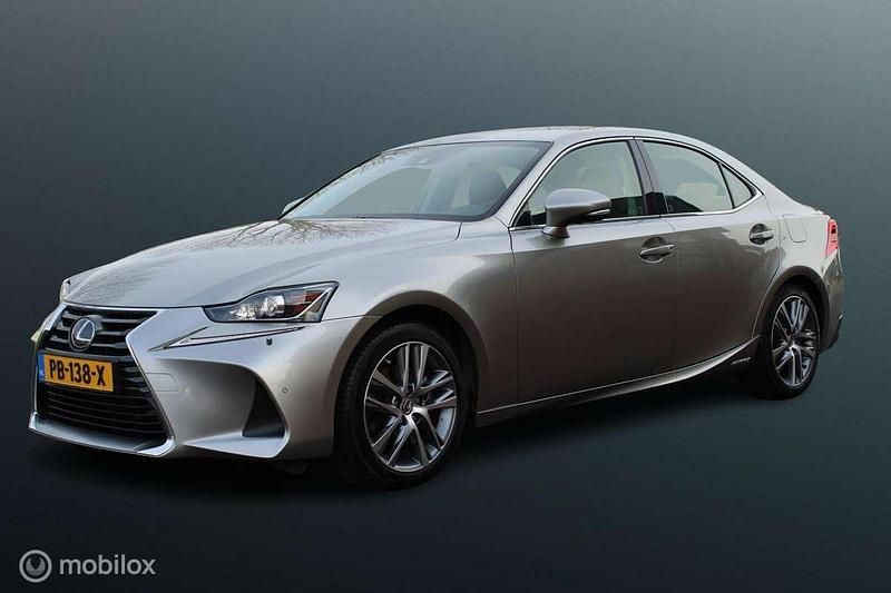 Grijs Occasion 2017 Lexus IS300h Business Edition Sedan | € 19.950 (Goede deal) - Afbeelding 1/4
