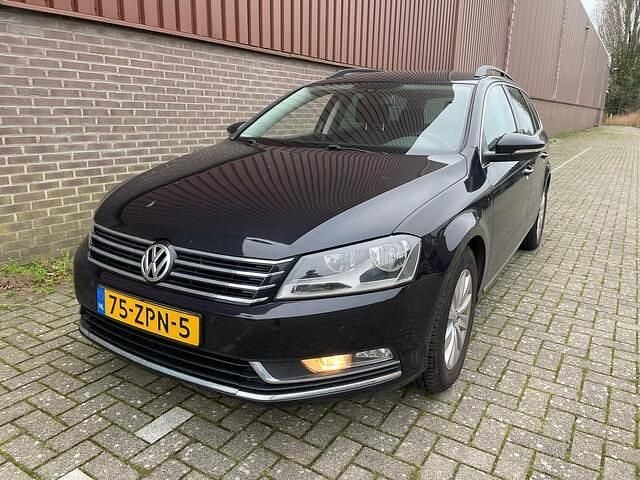 Zwart Gebruikt 2013 VW Passat Comfortline Stationwagen | € 5.888 (Super prijs) - Afbeelding 1/4