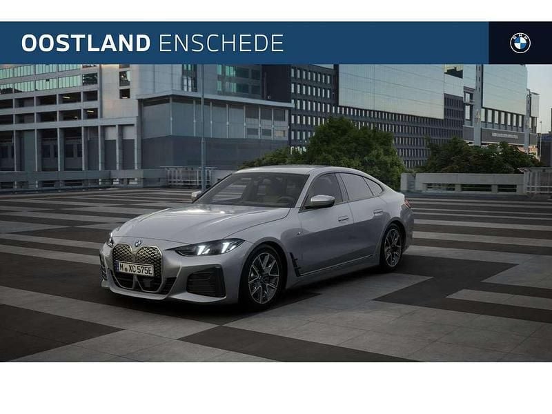 Grijs Nieuw 2025 BMW i4 Executive Sedan | € 66.402 (Eerlijke prijs) - Afbeelding 1/4