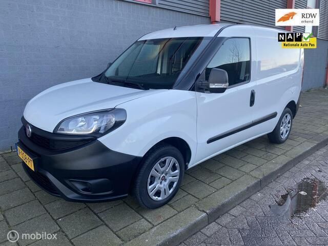 Wit Gebruikt 2018 Fiat Doblò MPV | € 5.799 (Eerlijke prijs) - Afbeelding 1/4