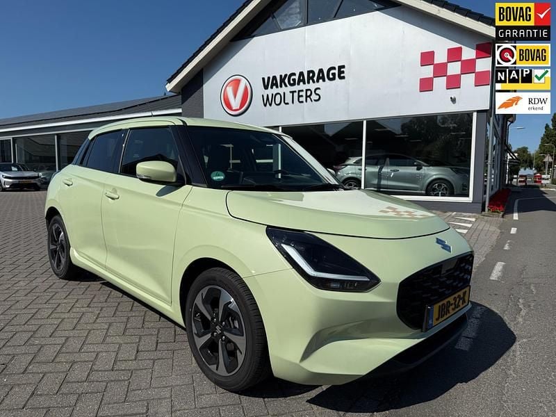Geel Nieuw 2024 Suzuki Swift Style Hatchback | € 24.950 (Eerlijke prijs) - Afbeelding 1/4