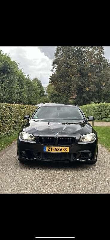 Zwart Gebruikt 2011 BMW 550 Executive Sedan | € 17.750 (Eerlijke prijs) - Afbeelding 1/4