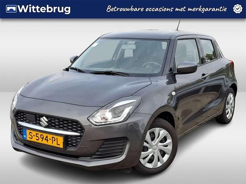 Grijs Gebruikt 2023 Suzuki Swift Comfort Hatchback | € 15.925 (Goede deal) - Afbeelding 1/3