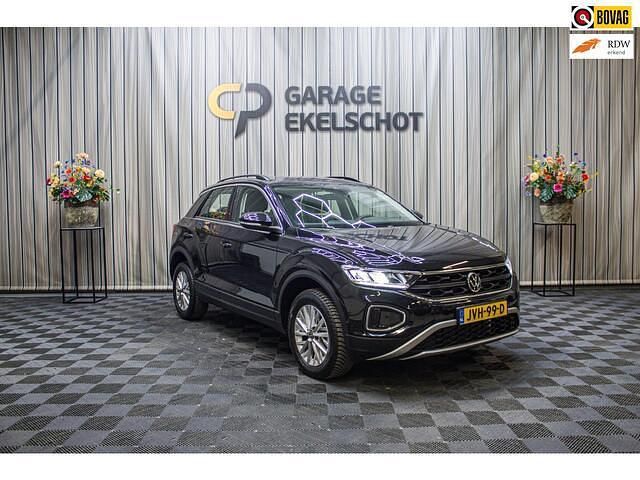 Zwart Occasion 2025 VW T-Roc Edition SUV | € 31.950 (Super prijs) - Afbeelding 1/4