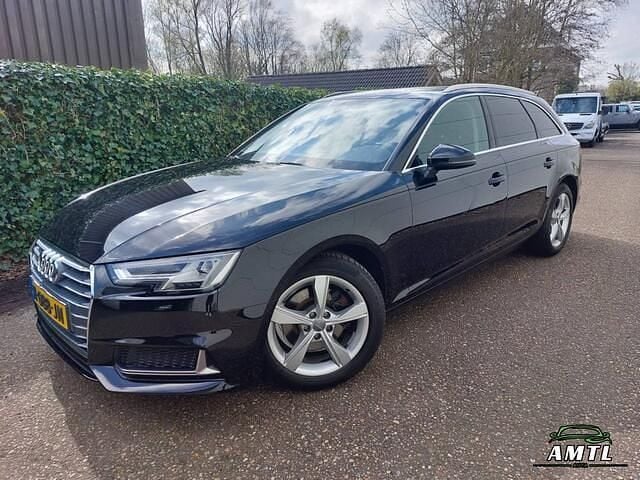 Zwart Gebruikt 2020 Audi A4 Sport Stationwagen | € 28.900 (Iets duurder) - Afbeelding 1/4