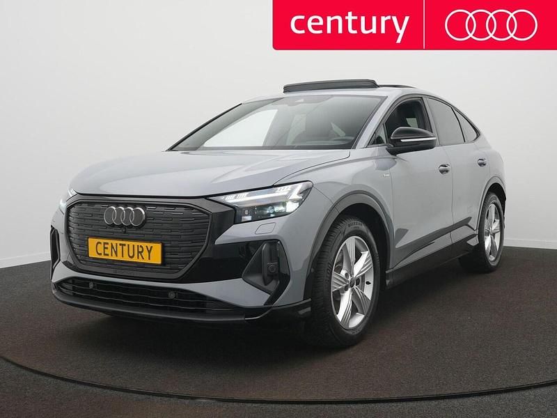 Grijs Occasion 2025 Audi Q4 Sportback e-tron S-Line SUV | € 52.900 (Duur) - Afbeelding 1/4