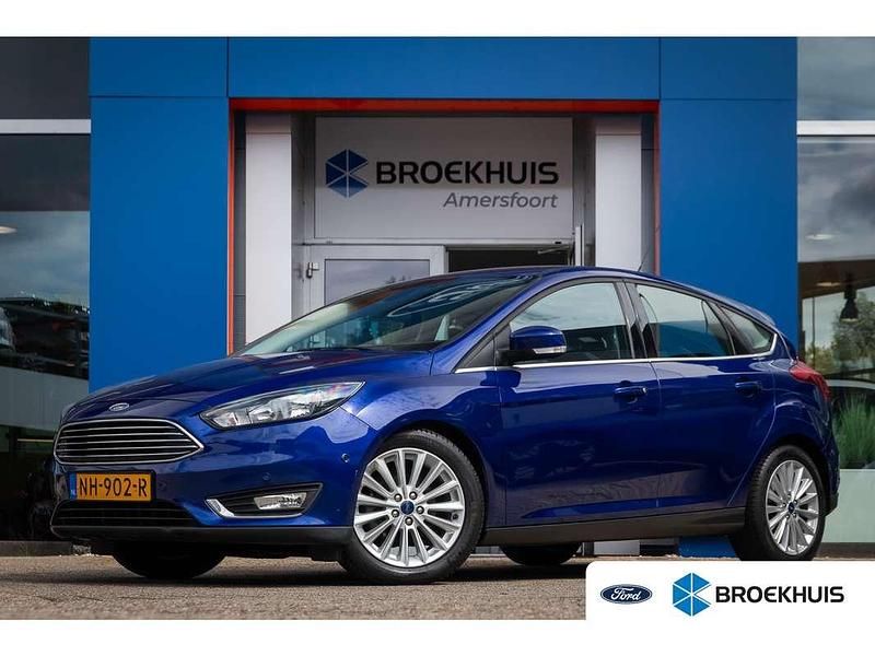 Blauw Gebruikt 2017 Ford Focus Titanium Hatchback | € 11.400 (Eerlijke prijs) - Afbeelding 1/4