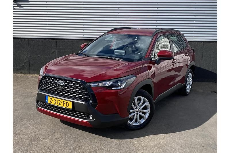 Rood Occasion 2024 Toyota Corolla Cross Active SUV | € 33.249 (Eerlijke prijs) - Afbeelding 1/1