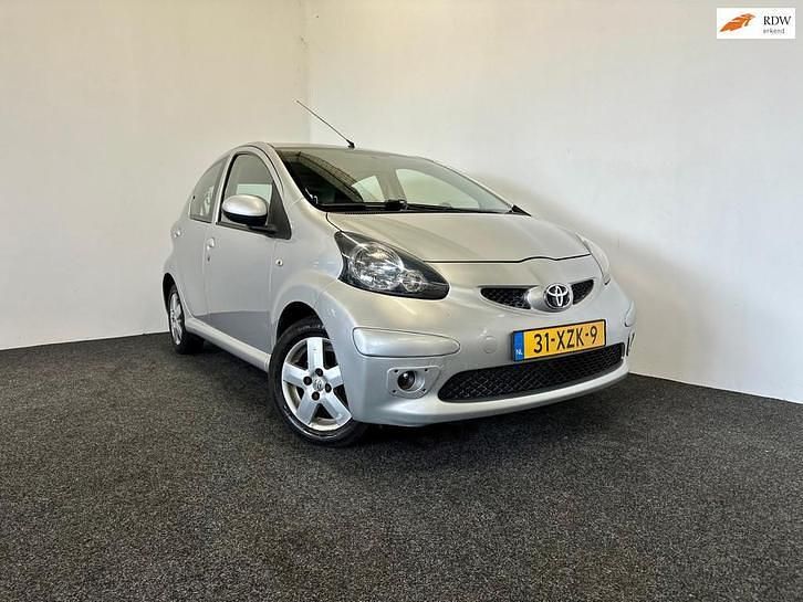 Occasion Toyota Aygo 68 PK (50 kW) 2006 Grijs Hatchback