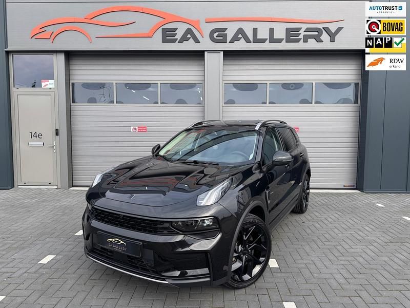 Zwart Gebruikt 2023 Lynk & Co 01 SUV | € 28.940 (Eerlijke prijs) - Afbeelding 1/4