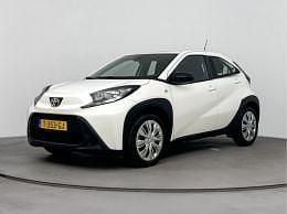 Wit Gebruikt 2023 Toyota Aygo Play Hatchback | € 16.150 (Goede deal) - Afbeelding 1/3
