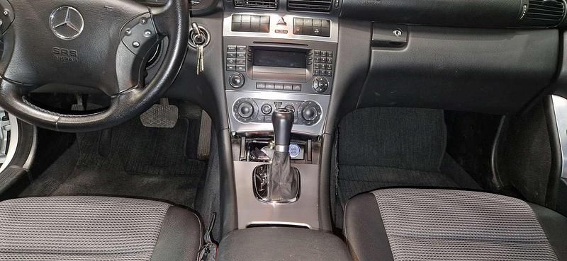 Zilver Occasion 2006 Mercedes C200 Sedan | € 4.800 (Eerlijke prijs) - Afbeelding 1/4
