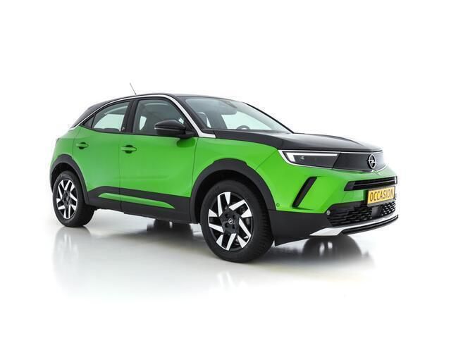 Matcha green (groen metallic) Gebruikt 2021 Opel Mokka-e Elegance SUV | € 18.945 (Eerlijke prijs) - Afbeelding 1/4
