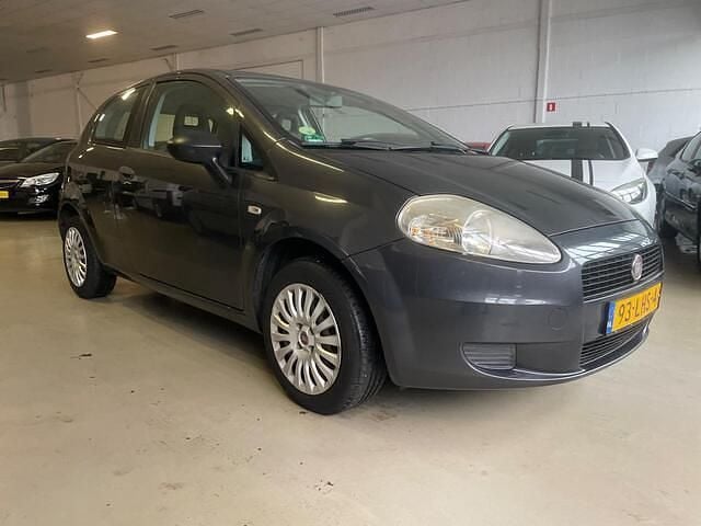Occasion Fiat Grande Punto 65 PK (47 kW) 2010 Grijs Hatchback