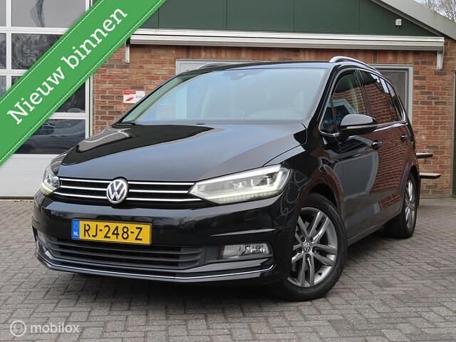 Zwart Occasion 2017 VW Touran Highline MPV | € 17.950 (Goede deal) - Afbeelding 1/4
