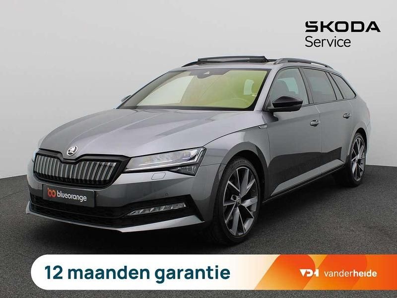 Grijs Gebruikt 2022 Skoda Superb Business Line Stationwagen | € 32.900 (Duur) - Afbeelding 1/3