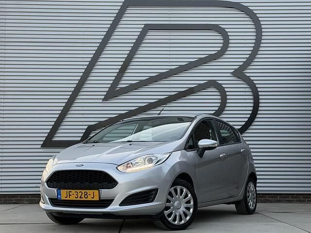 Grijs Occasion 2016 Ford Fiesta Style Hatchback | € 6.449 (Goede deal) - Afbeelding 1/4
