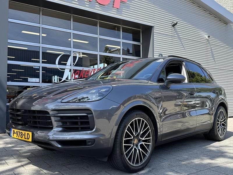 Grijs Gebruikt 2020 Porsche Cayenne SUV | € 63.550 (Eerlijke prijs) - Afbeelding 1/4