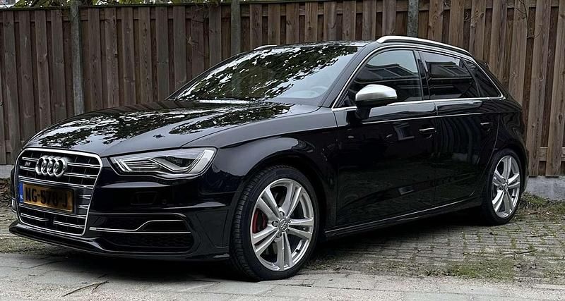 Zwart Gebruikt 2016 Audi S3 Hatchback | € 29.950 (Iets duurder) - Afbeelding 1/4