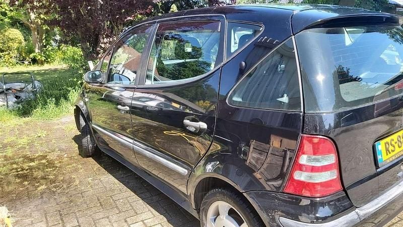 Zwart Gebruikt 2002 Mercedes A140 Elegance Hatchback | € 375 - Afbeelding 1/4