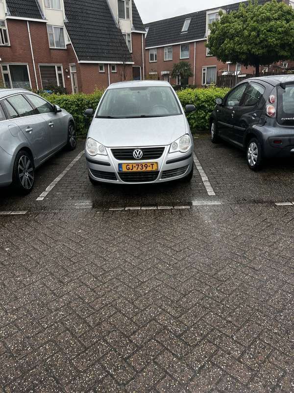 Grijs Gebruikt 2006 VW Polo Comfortline Sedan | € 1.950 (Eerlijke prijs) - Afbeelding 1/4