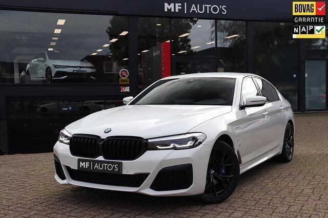 Wit Gebruikt 2021 BMW 530e M Sport Sedan | € 34.950 (Goede deal) - Afbeelding 1/4