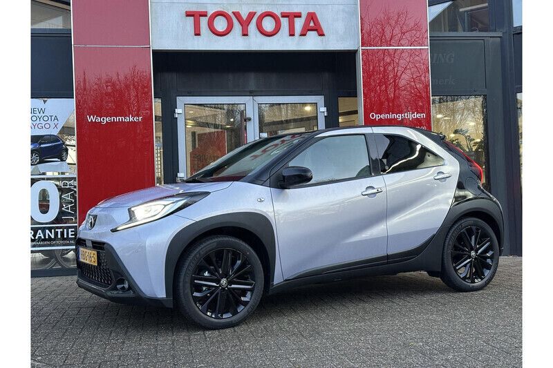 Paars Gebruikt 2025 Toyota Aygo X SUV | € 23.339 - Afbeelding 1/1