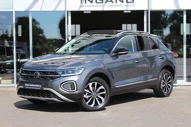 Grijs Gebruikt 2024 VW T-Roc Style SUV | € 36.900 (Duur) - Afbeelding 1/4