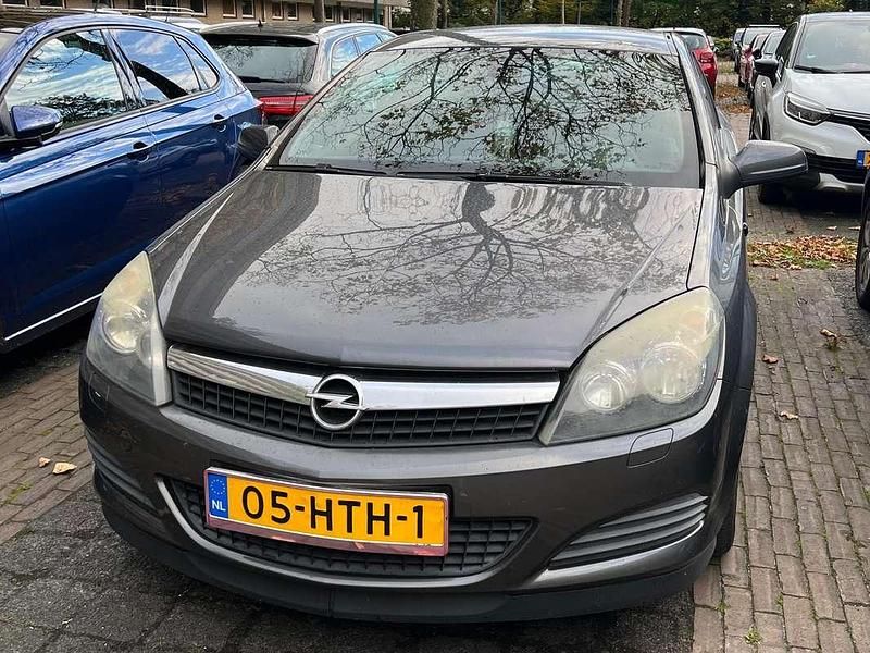 Grijs Gebruikt 2009 Opel Astra Edition Coupé | € 1.500 (Duur) - Afbeelding 1/1