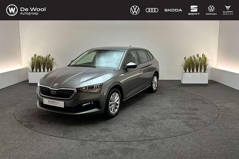 Graphite grey Gebruikt 2023 Skoda Scala Ambition Hatchback | € 22.895 (Eerlijke prijs) - Afbeelding 1/3